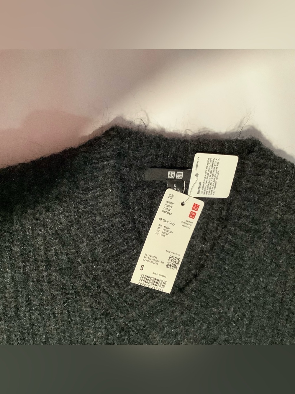 Uniqlo Women's Charcoal V-Neck Sweater - Picture 5 of 6